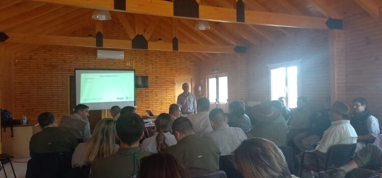 Primer Seminario “Conflicto y estrategias de coexistencia entre carnívoros nativos y ganado menor” destinado al personal de guardafauna